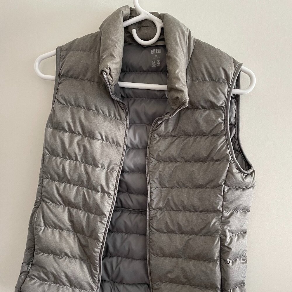 Uniqlo Ultra Light Down Puffer Vest in gray Size XS